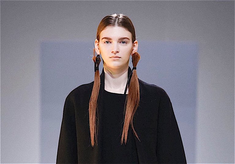 Hussein Chalayan: Decoding Bösewicht to Sonntagsröcke at Paris Spring ’16 Show