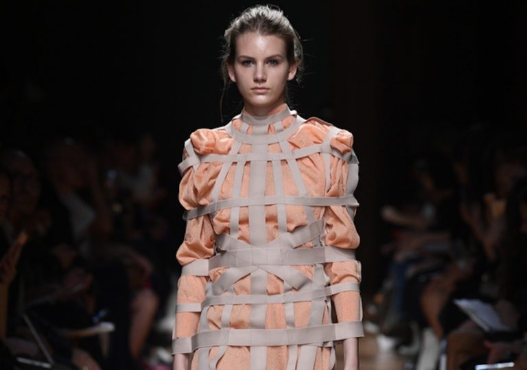 Anrealage Spring 2018: Paris Fashion Week