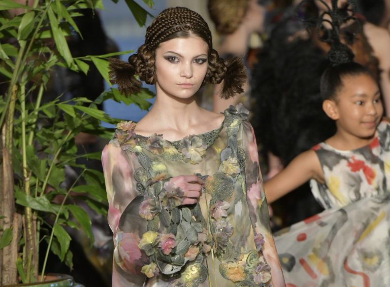 Franck Sorbier Spring Summer 2018: Paris Fashion Week