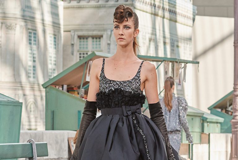 CHANEL Fall 2018/19: Paris Fashion Week