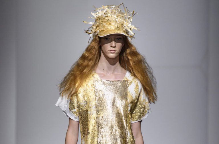 Mano a Nano: Au197Sm Makes its Couture Debut at AltaRoma