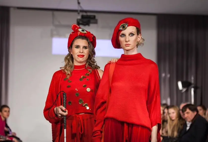 The First Model With Deafblindness on Catwalk In History Of Fashion