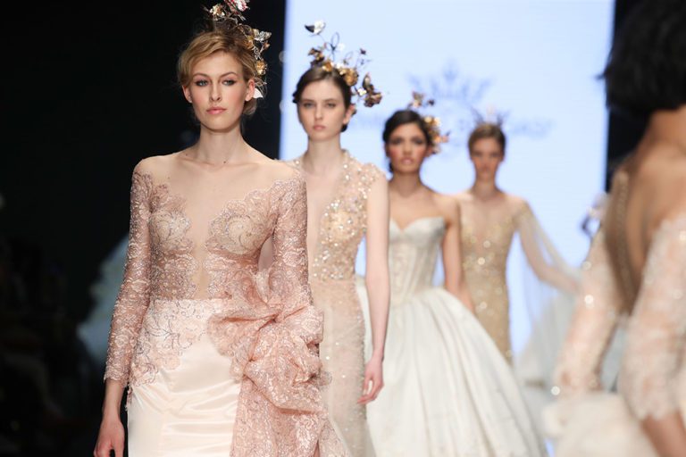 Roberto Cavalli Chooses Sì Spositalia Collezioni for Bridal Debut