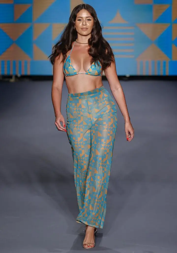 Nicole Williams-English debuts Nia Lynn Collection with 70’s Vibes to Packed House at Miami Swim Week