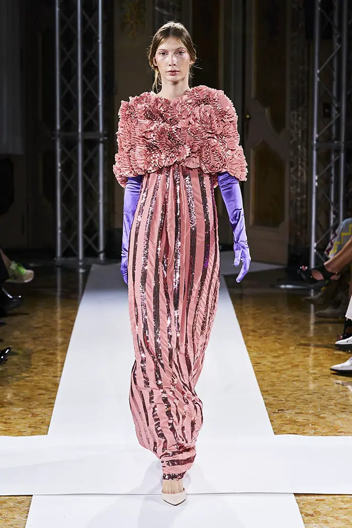 Valentino Haute Couture Spring Summer 2022 - RUNWAY MAGAZINE ® Official
