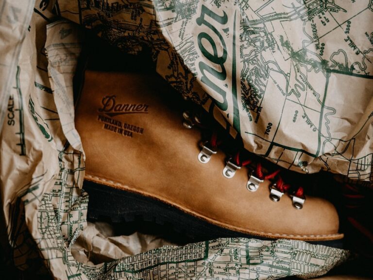 Aprés Chic: Hiking in the Mountains