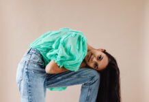 How to Rock the Ripped Leggings Trend