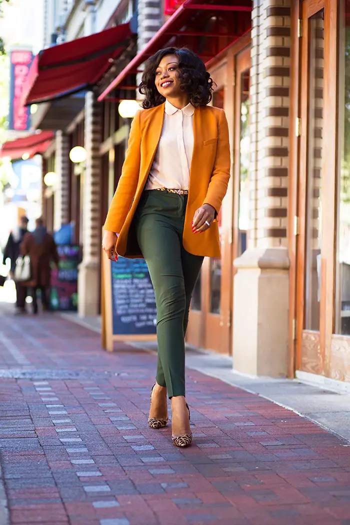 Fashionable Outfits With Dark Green Pants For Ladies