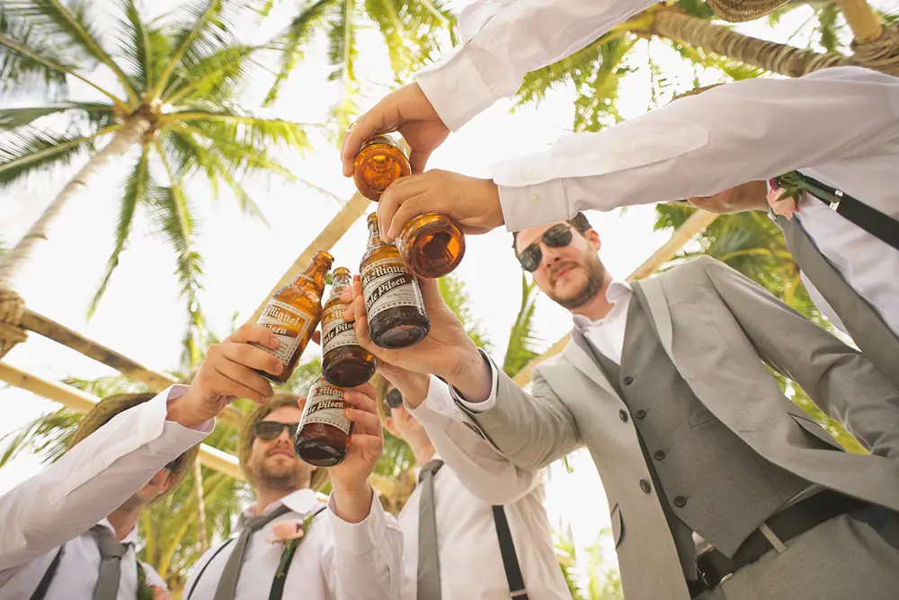 How To Make Sure Your Wedding Party Is Dressed Well