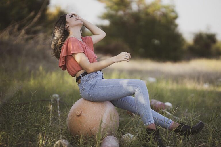 Mastering the Art of Casual and Minimalist Fashion – Top Tips