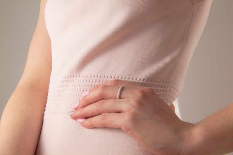 7 Delicate Minimalist Jewelry Pieces to Elevate Your Style