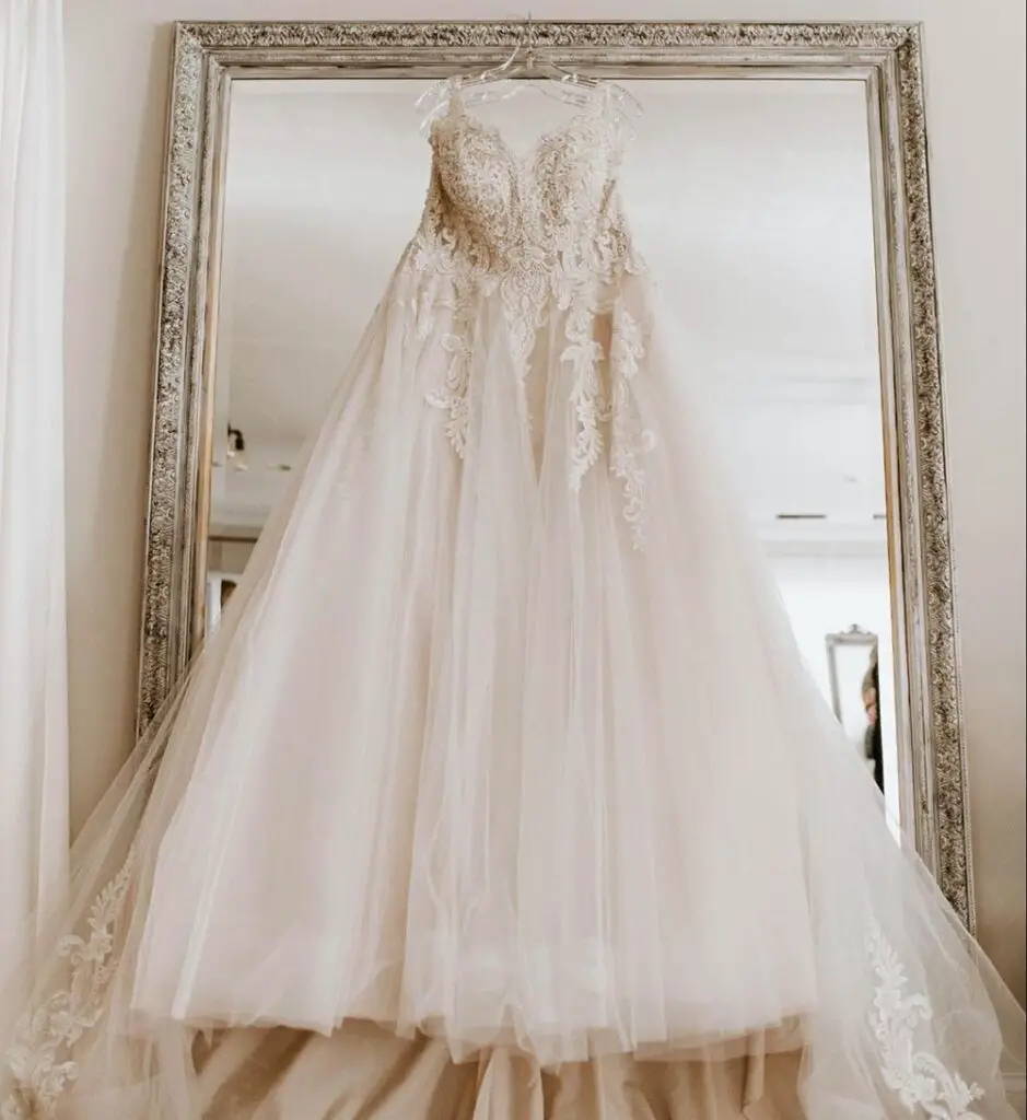 Crafting Elegance: 7 Reasons to Choose Online Tailoring for Your French Lace Wedding Dress