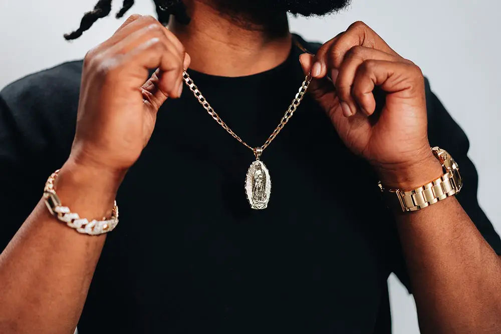 Tips for Buying Authentic Iced Out Jewelry From Online Stores