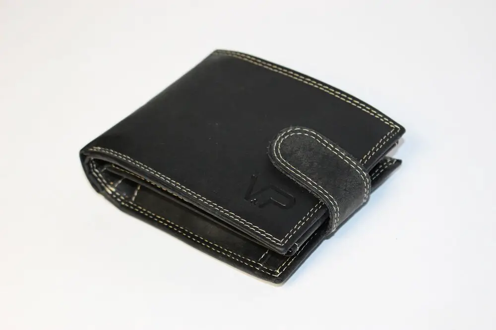 The Timeless Appeal of Personalized Authentic Leather Wallets for Men