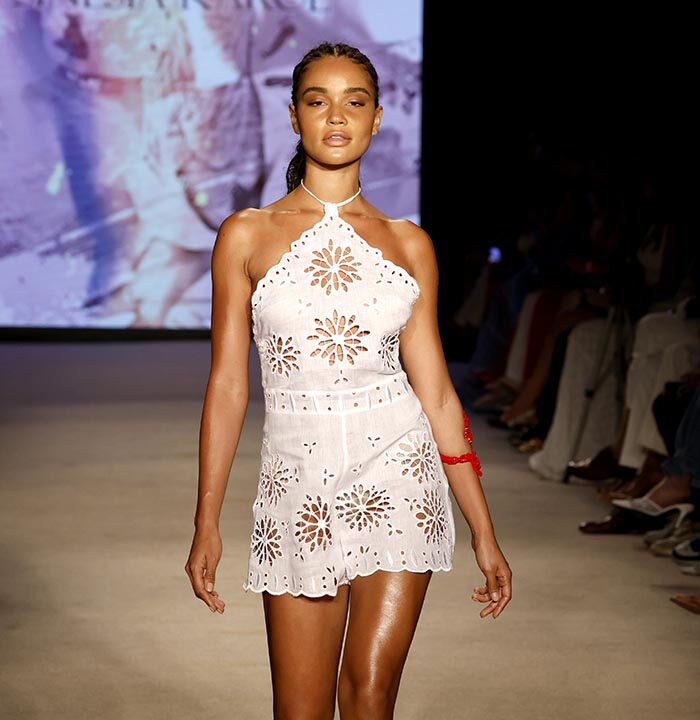 Sinesia Karol – Paraiso Miami Swim Week