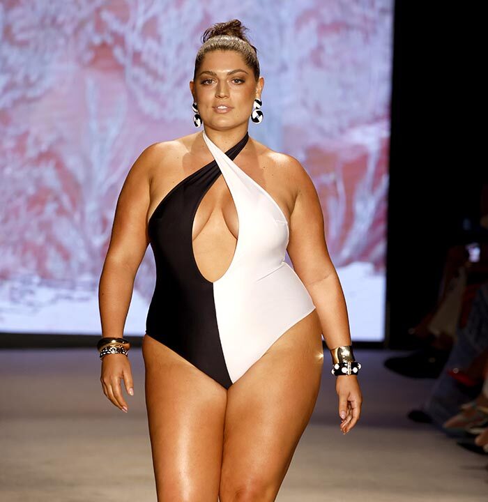 Sinesia Karol – Paraiso Miami Swim Week