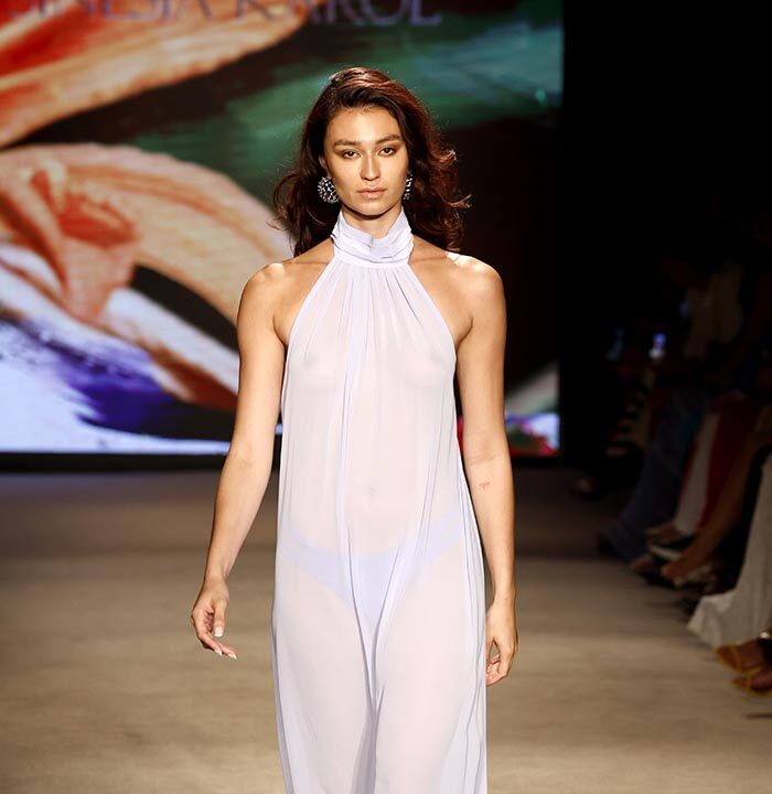 Sinesia Karol – Paraiso Miami Swim Week