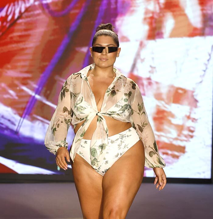 Sinesia Karol – Paraiso Miami Swim Week