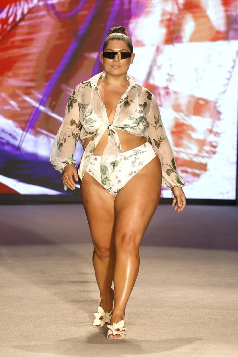 Sinesia Karol Resort 2025 Runway Show at Paraiso Miami Swim Week
