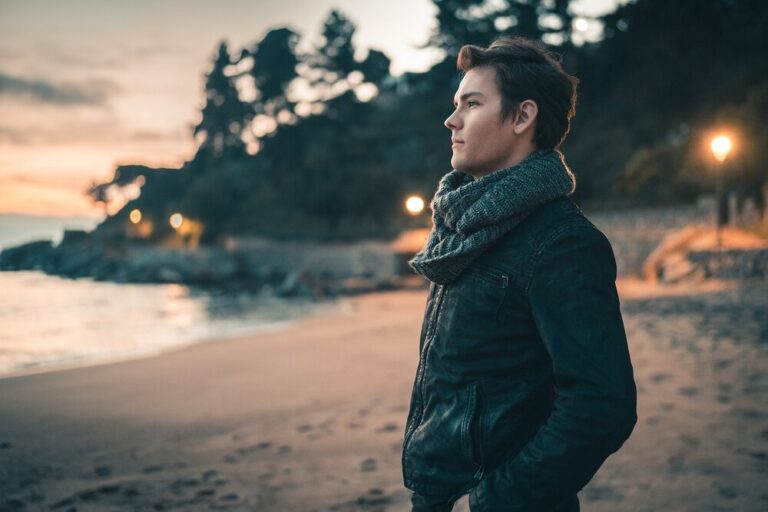 Top 6 Essentials for Casual Men’s Winter Street Fashion