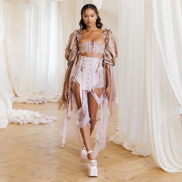 Dreaming Eli SS25 Mother of Pearl, Daughter of Flesh