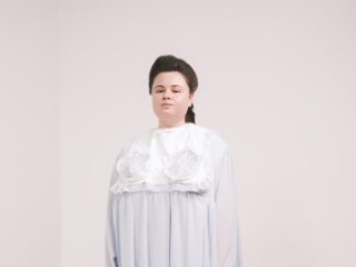 HANA☆Jenny fax  Mrs.won g Jenny Fax 2025SS COLLECTION │ QUI - Fashion & Culture media