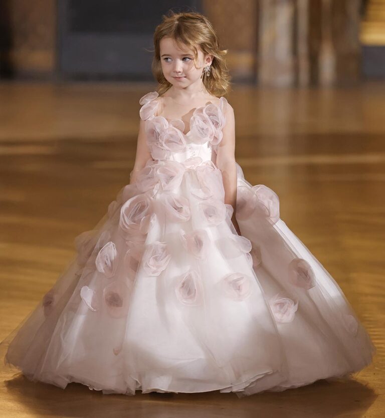 Belle Le Chic Dazzles at Paris Fashion Week 2024