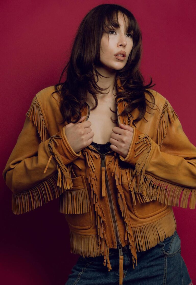 Effortless Chic: How to Style a Women’s Suede Jacket for Every Season