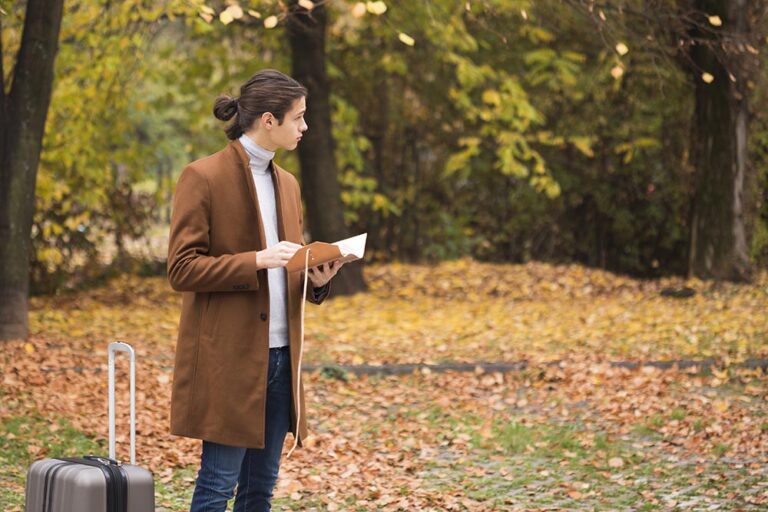 How to Build a Minimalist Travel Wardrobe for Fall Getaways