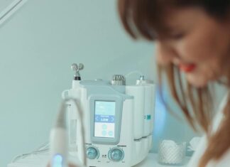 Hydrafacial Machines vs. Traditional Facials: Which Offers Better Results?