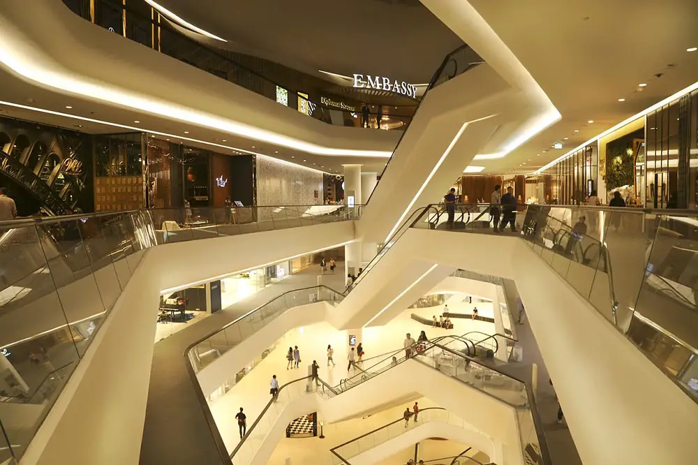 Luxury Retail Displays: Fashion Fixture Design - The Intersection of Fashion and Fixture Design