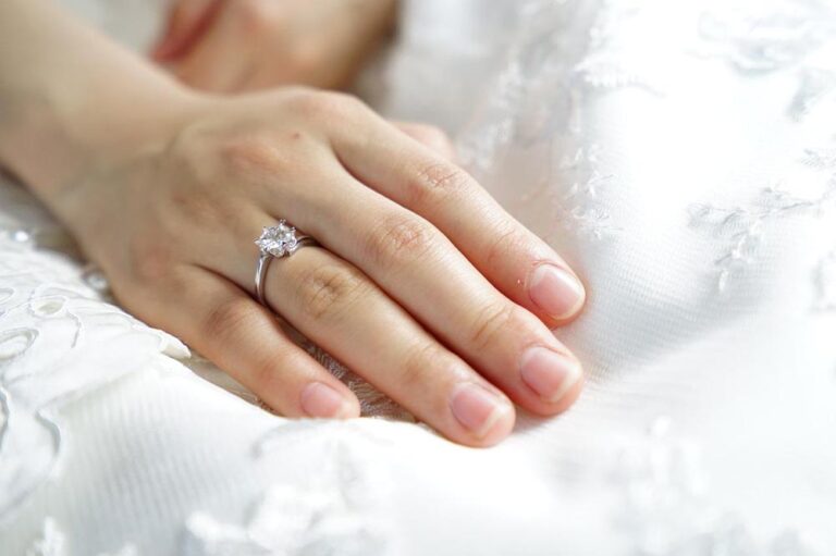 Top Things to Consider When Buying Moissanite Engagement Rings