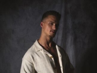 Dylan Thompson: The Zoomer Revolutionizing Menswear with D.RT