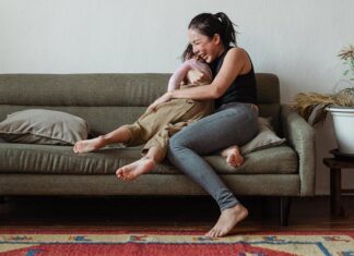 What Should You Buy for Your Stylish Mom? Let’s Crack the Code