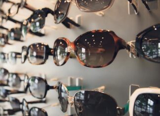 Ray-Ban vs. Oakley vs. Marc Jacobs: Which Eyeglasses Suit Your Style?