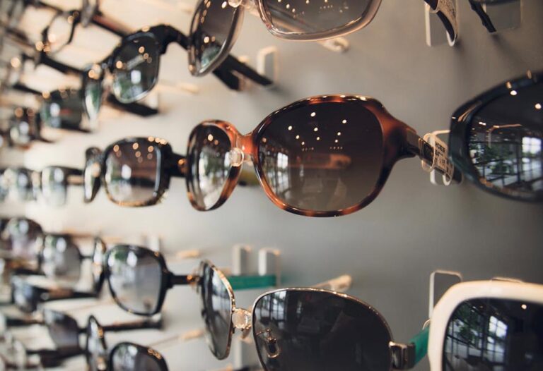 Ray-Ban vs. Oakley vs. Marc Jacobs: Which Eyeglasses Suit Your Style?