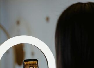 The Art of Editing for Instagram and TikTok: Keeping Viewers Hooked