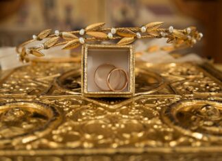 Is Gold Jewelry the Star of Fashion Week Right Now? Yes—And Here’s Why Everyone’s Talking About It