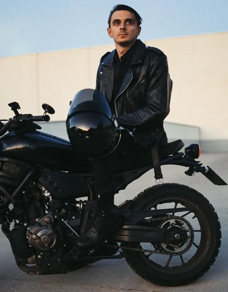 Men's Leather Motorcycle Jackets - The Essential Fashion Staple for Every Wardrobe