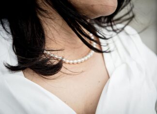 How to Layer Pearl Necklaces Effortlessly