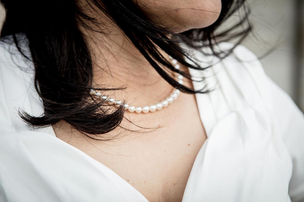 How to Layer Pearl Necklaces Effortlessly