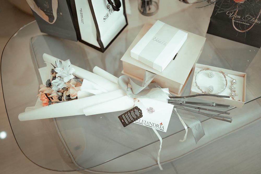 Inside the World of Apparel Packaging Boxes for Fashion Labels