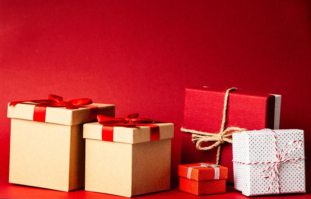 Fashion Week Etiquette: What to Gift Designers, Hosts & Creative Directors