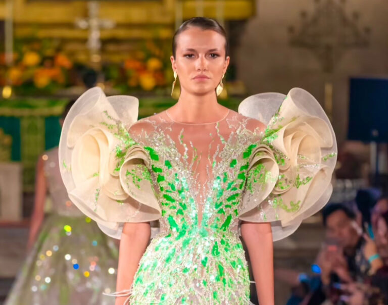 PARIS FASHION WEEK SHOW