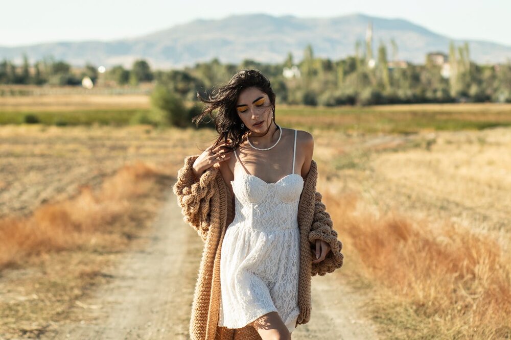 The Return of Boho: Comfort, Simplicity, and Personal Style in Modern Fashion