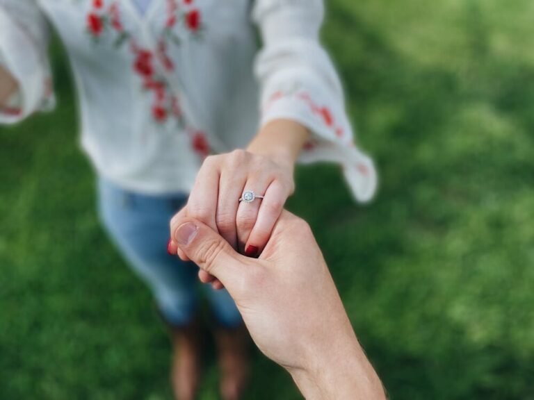 What Role Does the Proposal Setting Play in Choosing an Engagement Ring?