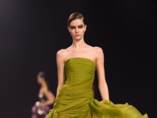 Elie Saab Ready-to-Wear Fall- Winter 2026-27 Collection Paris Fashion Week | Fashion Week Online Elie Saab Ready-to-Wear Fall- Winter 2026-27 Collection Paris Fashion Week | Fashion Week Online