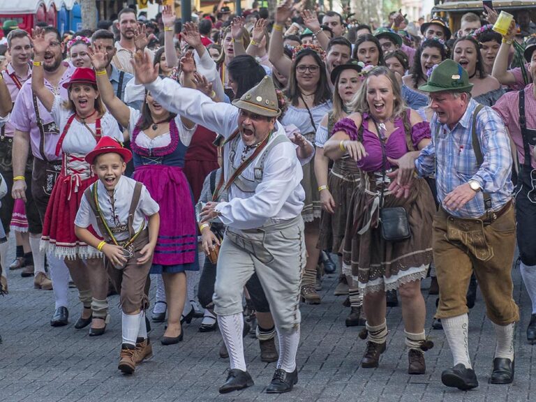 How to Wear Lederhosen for Weddings or Cultural Events ?