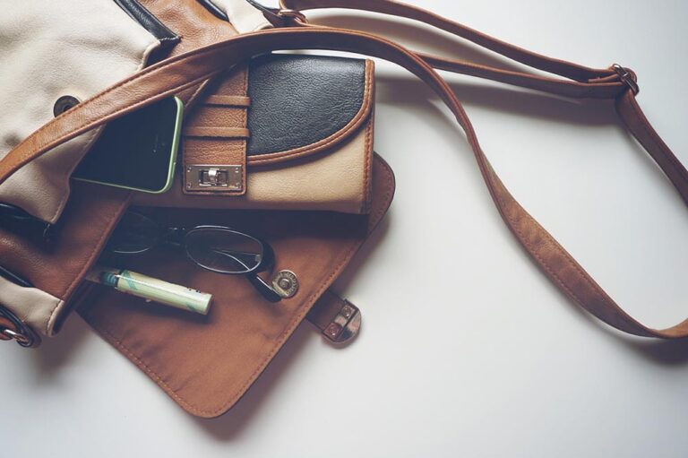 The Complete Guide to Choosing a Timeless and Functional Everyday Bag