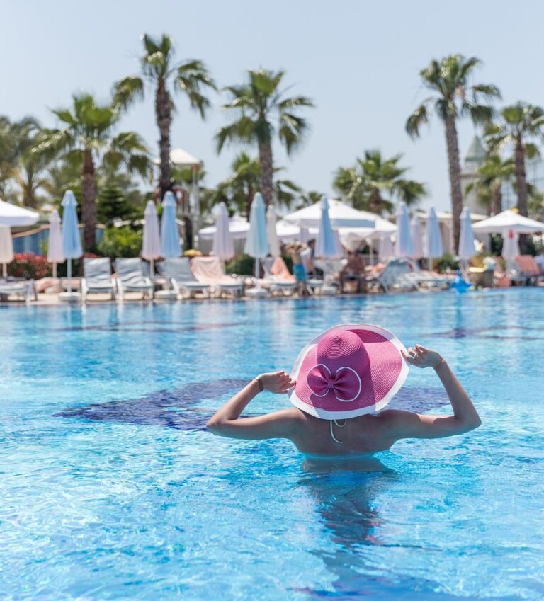 The Silent Butler Trend and Why Robotic Pool Cleaners Are Redefining Luxury Domestic Service